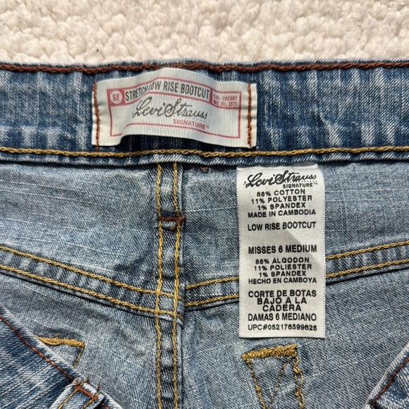Vintage Levi's Strauss Stretch Low Rise Bootcut Jeans - Picture 2 of 6
